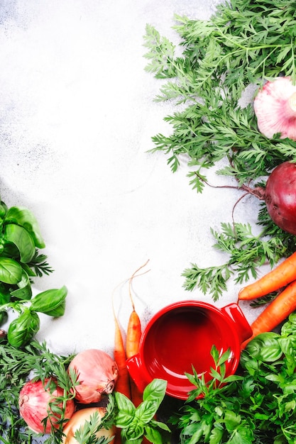 Świeże składniki na blacie kuchennym